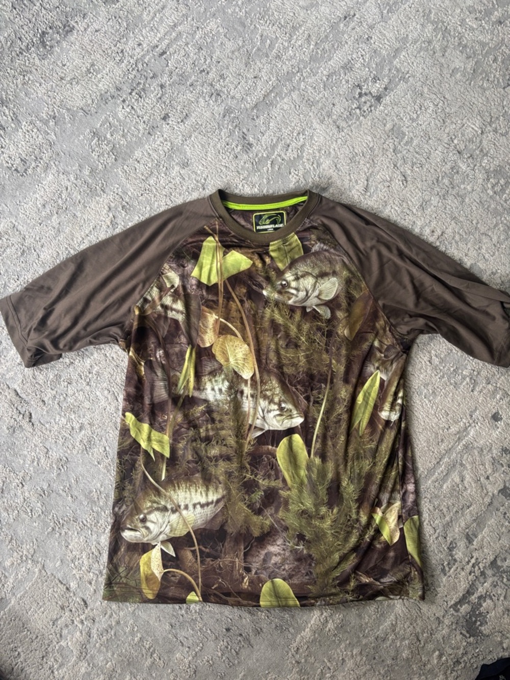 Men's Short-Sleeve Fishing Graphic Performance Tee - Olive/Brown